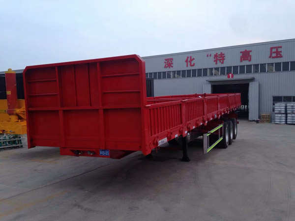 栏板半挂车